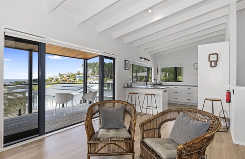 Langs Beach House | Boulevard Beauty - Langs Beach Holiday Home