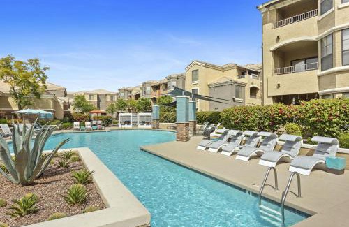 Glendale Sports and Entertainment District Apartment | Boulevard Stays 1BR by the Stadium Pool Parking Gym 11