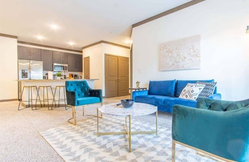 Middletown Apartment | Boulevard Stays Charming 2BR Retreat Pool, Parking, Gym