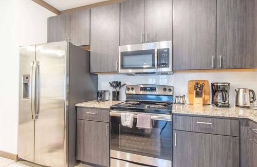 Middletown Apartment | Boulevard Stays Charming 2BR Retreat Pool, Parking, Gym
