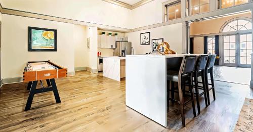 North Arlington Apartment | Boulevard Stays Cozy Suite Access to Pool Gym & Parking