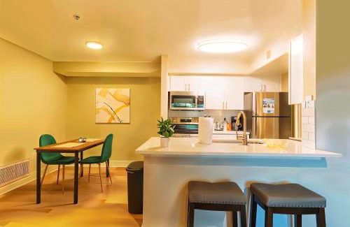 North Arlington Apartment | Boulevard Stays Cozy Suite Access to Pool Gym & Parking