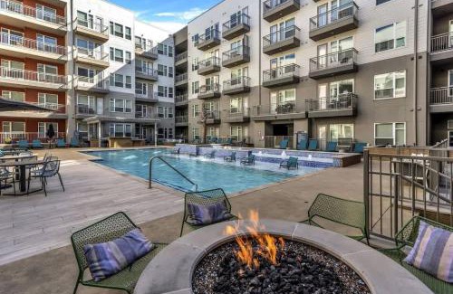 Richardson Apartment | Boulevard Stays Dashing 1BR Suite Pool Parking Gym C