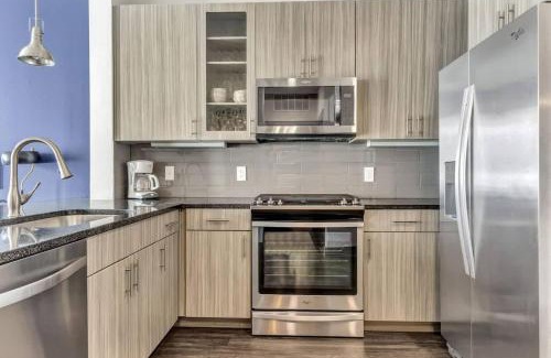 Richardson Apartment | Boulevard Stays Dashing 1BR Suite Pool Parking Gym C