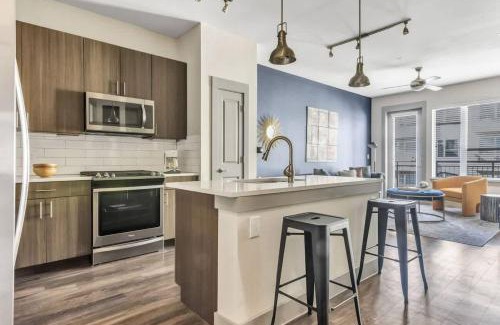 Richardson Apartment | Boulevard Stays Dashing 1BR Suite Pool Parking Gym G