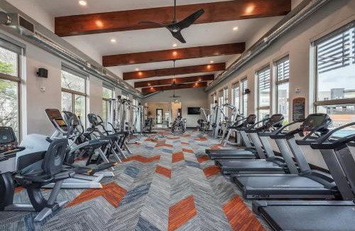 Richardson Apartment | Boulevard Stays Direct Trail Access Parking Pool Gym 01