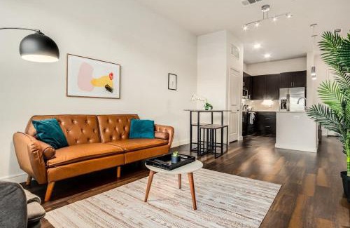 Richardson Apartment | Boulevard Stays Direct Trail Access Parking Pool Gym 01