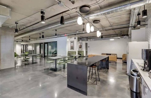 Downtown Phoenix Apartment | Boulevard Stays Downtown Highrise STU Sky Pool, Parking, Gym 09
