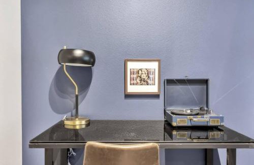 Richardson Apartment | Boulevard Stays Elegant 1BR Pool Gym Parking