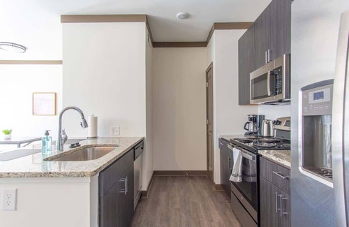 Middletown Apartment | Boulevard Stays Expansive 1BR Suite Pool, Parking & Gym