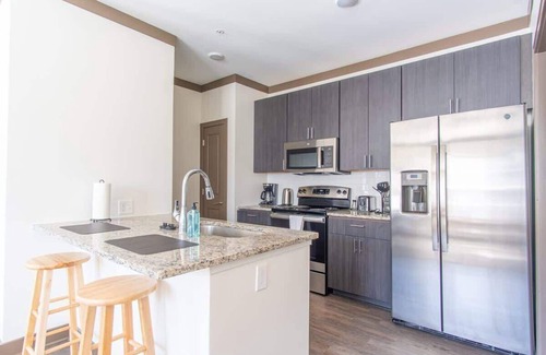Middletown Apartment | Boulevard Stays Expansive 1BR Suite Pool, Parking & Gym