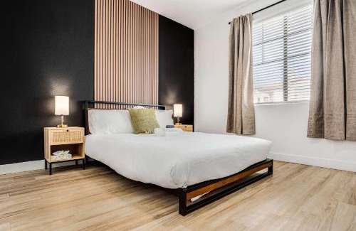 Glendale Sports and Entertainment District Apartment | Boulevard Stays Luxe 2BR by Stadium Pool Parking Gym 02