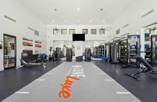 Glendale Sports and Entertainment District Apartment | Boulevard Stays Luxe 2BR by Stadium Pool Parking Gym 02