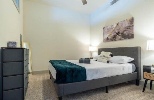 Richardson Apartment | Boulevard Stays Luxurious 1BR Suite Pool Parking Gym Access