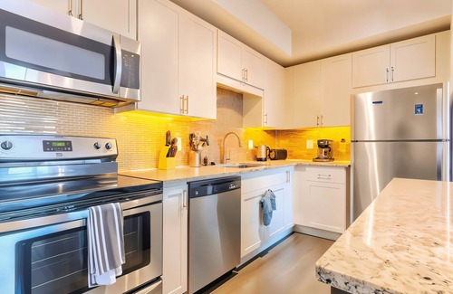 Irving Apartment | Boulevard Stays Spacious 1BR King Suite Pool, Gym Access & Free Parking