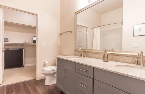 Richardson Apartment | Boulevard Stays Trail Access Plus Parking Pool and Gym
