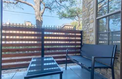 Far North Dallas Apartment | Boulevard Stays Tranquil 1BR King Suite Pool, Gym, Parking 01
