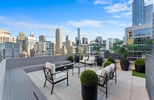 Near North Side Apartment | Boulevard Stays Walk Everywhere 5 mins to Magnificent Mile River North 05