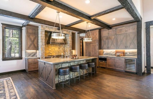 Ponderosa Palisades House | Bound to Impress. Private Hot Tub, Golf Access & Exclusive Club Amenities!