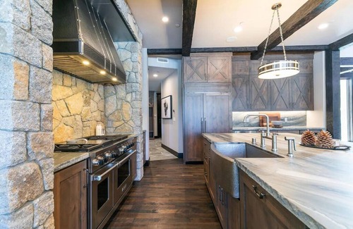 Ponderosa Palisades House | Bound to Impress. Private Hot Tub, Golf Access & Exclusive Club Amenities!
