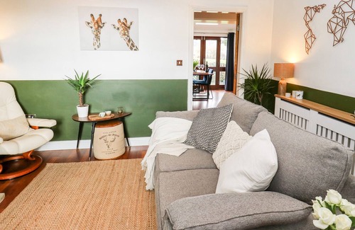 Ainley Top Cottage | BOUNDARY COTTAGE, pet friendly, character holiday cottage in Golcar