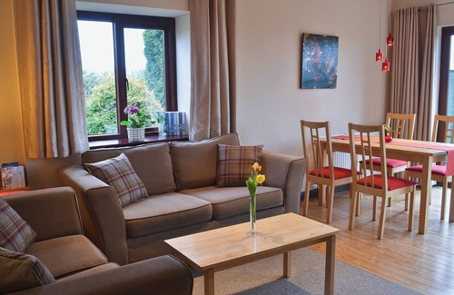 Woodbridge Cottage | Boundary Gallery Cottage