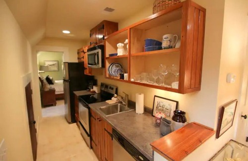 Olde Town Apartment | Boundary Street Getaway!