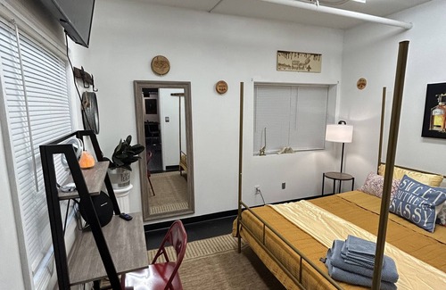 Fairgrounds Bed & Breakfast | Bourbon, Art & Sport Center nBoutique BnB inside Art Gallery WALK EVERYWHERE!