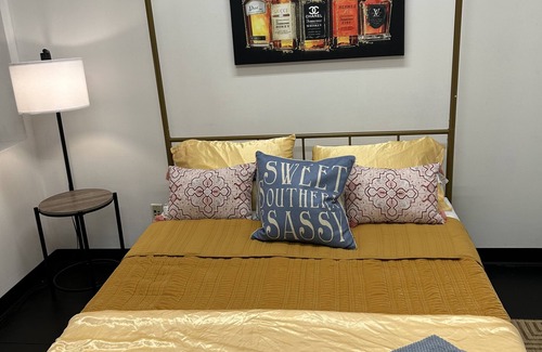 Fairgrounds Bed & Breakfast | Bourbon, Art & Sport Center nBoutique BnB inside Art Gallery WALK EVERYWHERE!