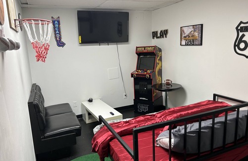 Fairgrounds Bed & Breakfast | Bourbon, Art & Sport Center nBoutique BnB inside Art Gallery WALK EVERYWHERE!