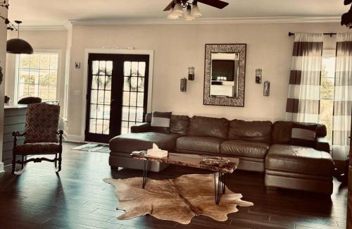 Lawrenceburg House | Bourbon Barrel Cottages Main House