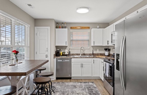 Georgetown House | Bourbon Chaser- Horse Park 12min, Ark 30min, Hot Tub, 4 Bedrooms, Walk Downtown