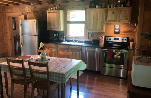 Mount Eden Cabin | Bourbon Country Cabin Loft style cabin, great location to visit KY distilleries