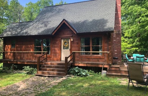 Mount Eden Cabin | Bourbon Country Cabin Loft style cabin, great location to visit KY distilleries