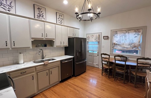 Springfield House | Bourbon Country, HOT TUB, New Firepit, BBQ Grill! Fall Savings Now!