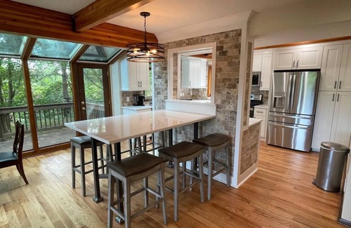 Buechel House | Bourbon Country Lodge 5 Acre Resort Pool+Hot Tub
