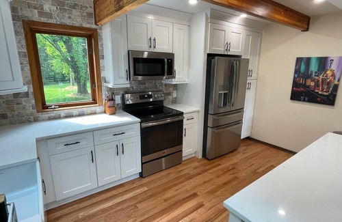 Buechel House | Bourbon Country Lodge 5 Acre Resort Pool+Hot Tub