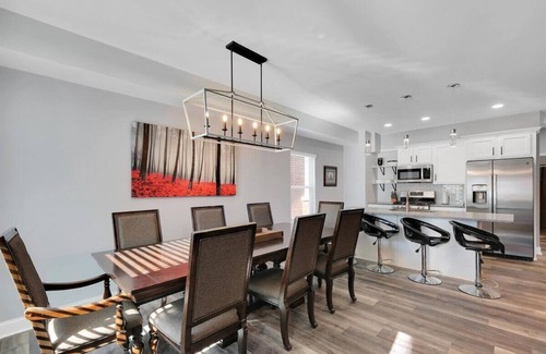 Schnitzelburg House | Bourbon House 3 - Expo Center - Large Groups