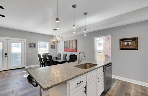 Schnitzelburg House | Bourbon House 3 - Expo Center - Large Groups