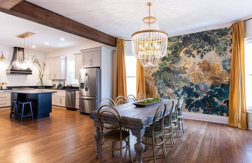 Deer Park House | Bourbon Retreat: 4 King, 5.5 Baths, Walk to Dining