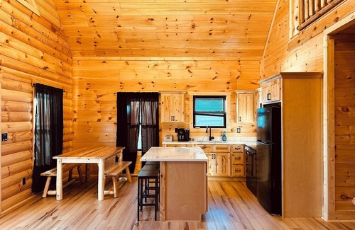Harrodsburg Cabin | Bourbon Retreat With Hot Tub 9