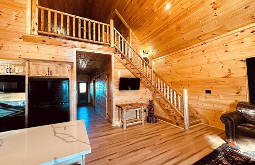Harrodsburg Cabin | Bourbon Retreat With Hot Tub 9