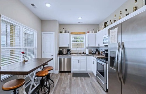Georgetown House | Bourbon Run - HotTub/Ark 30min/Horse Park 12min/Walk Downtown/4BR Sleeps 8