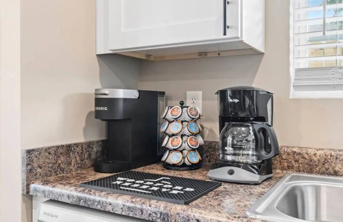 Georgetown House | Bourbon Run - HotTub/Ark 30min/Horse Park 12min/Walk Downtown/4BR Sleeps 8