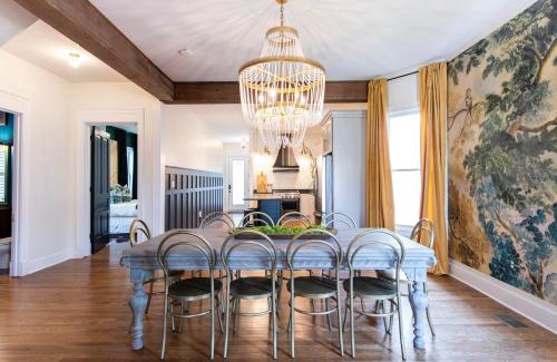 Deer Park House | Bourbon Suites -Foodies -Bourbon -2 Living Rooms