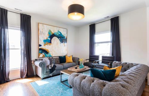 Deer Park House | Bourbon Suites -Foodies -Bourbon -2 Living Rooms