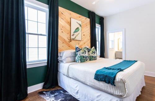 Deer Park House | Bourbon Suites -Foodies -Bourbon -2 Living Rooms