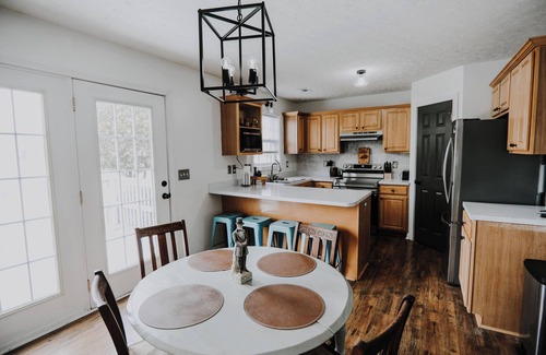 Nazareth House | Bourbon Themed 3-bedroom house in Bardstown