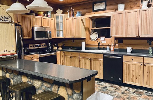 Bagdad Cabin | Bourbon Trail, Ark Encounter, Family Gatherings, WiFi, Cabin, Sleeps 29!