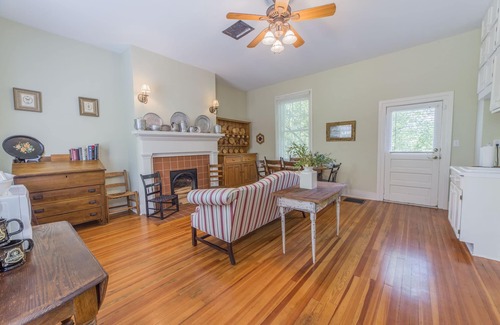 Bardstown Bed & Breakfast | BOURBON TRAIL: Bardstown 3 bedroom/3 bath cottage, park setting, walk to downtown